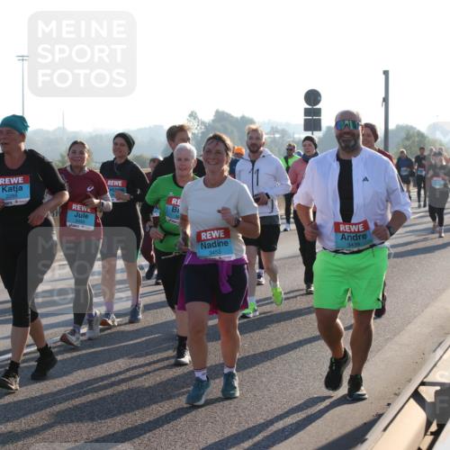 03.10.2025 - Köhlbrandbrückenlauf Lena Gebhardt http://msf.ph/oto/9046265 03.10.2025 09:28:09 Position 1 2288, 2465, 3439, 3453 meine-sportfotos.de