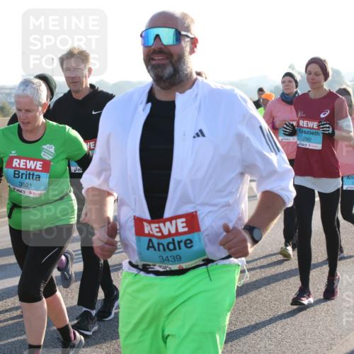 03.10.2025 - Köhlbrandbrückenlauf Lena Gebhardt http://msf.ph/oto/9046292 03.10.2025 09:28:11 Position 1 1922, 3621, 3439, 2012, 1546 meine-sportfotos.de