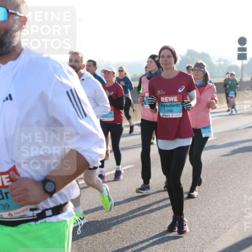 03.10.2025 - Köhlbrandbrückenlauf Lena Gebhardt http://msf.ph/oto/9046302 03.10.2025 09:28:11 Position 1 1922, 3439, 2062 meine-sportfotos.de