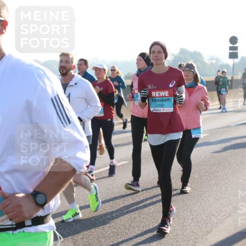 03.10.2025 - Köhlbrandbrückenlauf Lena Gebhardt http://msf.ph/oto/9046305 03.10.2025 09:28:11 Position 1 3439, 2062 meine-sportfotos.de