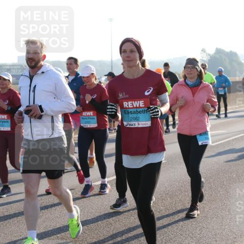 03.10.2025 - Köhlbrandbrückenlauf Lena Gebhardt http://msf.ph/oto/9046311 03.10.2025 09:28:12 Position 1 2725, 2727, 1, 2062, 15 meine-sportfotos.de