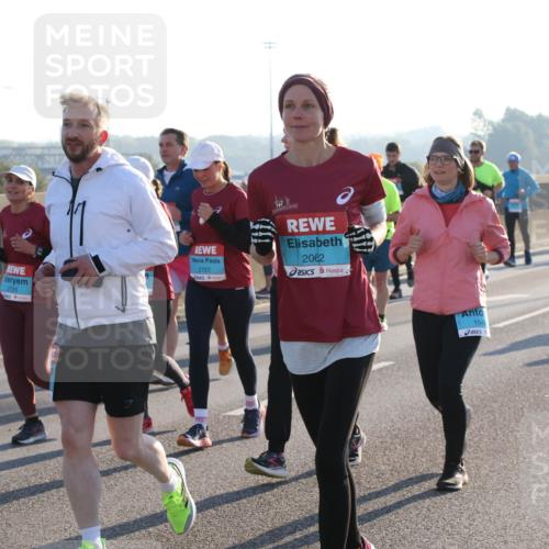 03.10.2025 - Köhlbrandbrückenlauf Lena Gebhardt http://msf.ph/oto/9046313 03.10.2025 09:28:12 Position 1 2727, 2062, 2725, 154 meine-sportfotos.de