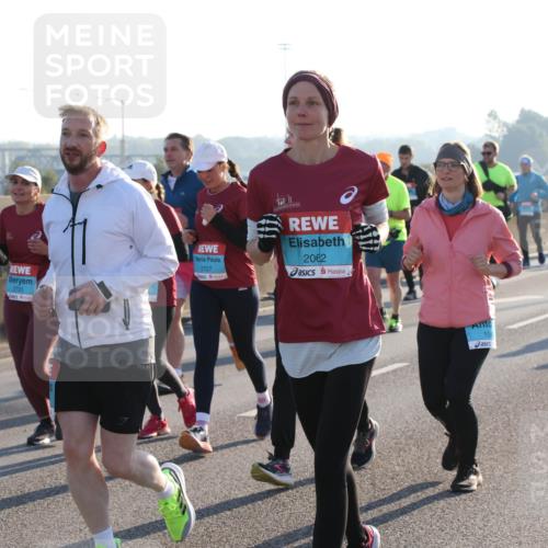 03.10.2025 - Köhlbrandbrückenlauf Lena Gebhardt http://msf.ph/oto/9046316 03.10.2025 09:28:12 Position 1 2725, 2727, 2062, 15 meine-sportfotos.de