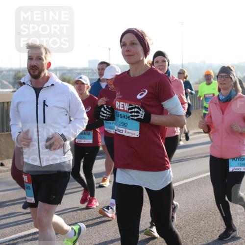 03.10.2025 - Köhlbrandbrückenlauf Lena Gebhardt http://msf.ph/oto/9046324 03.10.2025 09:28:13 Position 1 2726, 202, 2727, 1546 meine-sportfotos.de