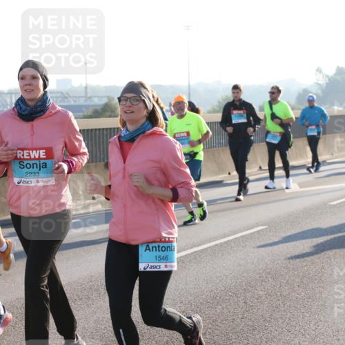 03.10.2025 - Köhlbrandbrückenlauf Lena Gebhardt http://msf.ph/oto/9046345 03.10.2025 09:28:13 Position 1 2233, 1546 meine-sportfotos.de