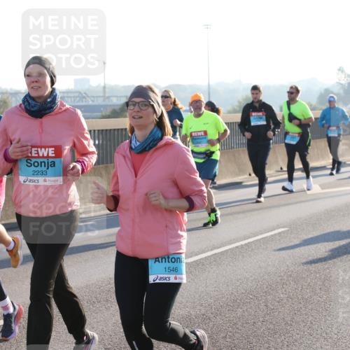 03.10.2025 - Köhlbrandbrückenlauf Lena Gebhardt http://msf.ph/oto/9046350 03.10.2025 09:28:13 Position 1 727, 2233, 1546, 3427 meine-sportfotos.de
