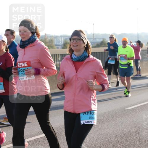 03.10.2025 - Köhlbrandbrückenlauf Lena Gebhardt http://msf.ph/oto/9046359 03.10.2025 09:28:14 Position 1 2726, 2727, 223, 1546 meine-sportfotos.de