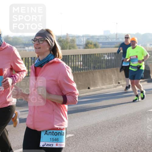 03.10.2025 - Köhlbrandbrückenlauf Lena Gebhardt http://msf.ph/oto/9046369 03.10.2025 09:28:14 Position 1 2727, 2233, 1546 meine-sportfotos.de