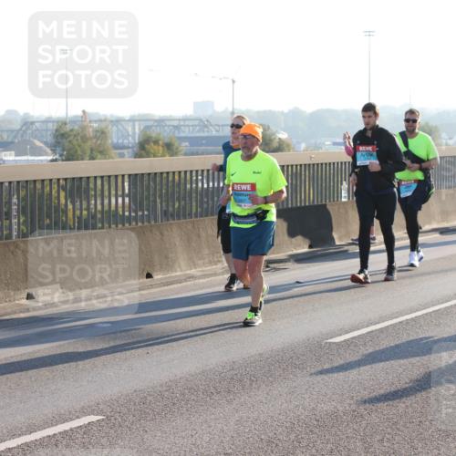 03.10.2025 - Köhlbrandbrückenlauf Lena Gebhardt http://msf.ph/oto/9046377 03.10.2025 09:28:14 Position 1 2427, 3, 4 meine-sportfotos.de