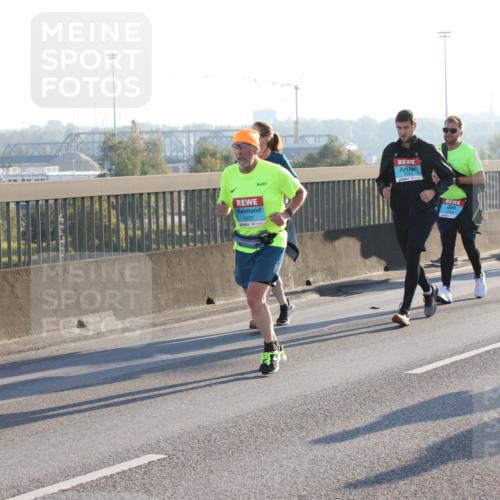03.10.2025 - Köhlbrandbrückenlauf Lena Gebhardt http://msf.ph/oto/9046392 03.10.2025 09:28:15 Position 1 2427, 49 meine-sportfotos.de