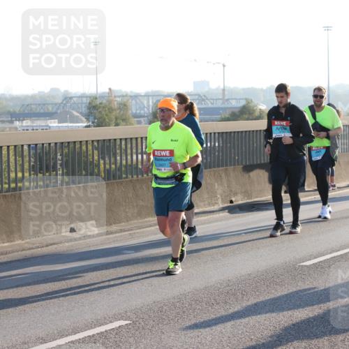 03.10.2025 - Köhlbrandbrückenlauf Lena Gebhardt http://msf.ph/oto/9046396 03.10.2025 09:28:15 Position 1 2427 meine-sportfotos.de