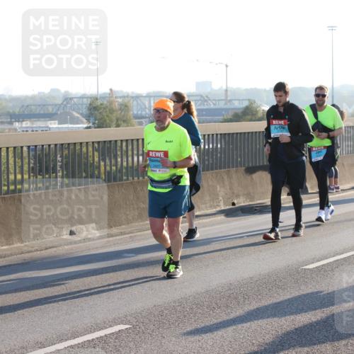 03.10.2025 - Köhlbrandbrückenlauf Lena Gebhardt http://msf.ph/oto/9046400 03.10.2025 09:28:15 Position 1 2427 meine-sportfotos.de