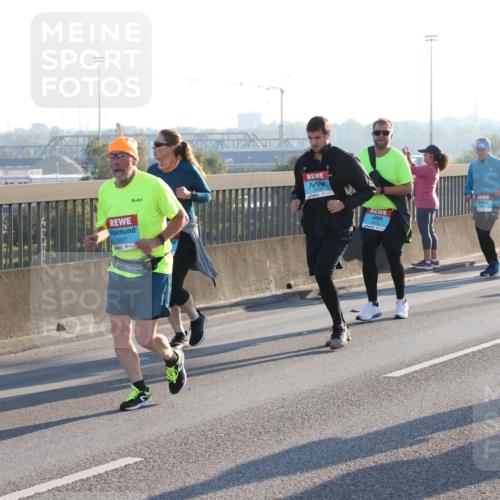 03.10.2025 - Köhlbrandbrückenlauf Lena Gebhardt http://msf.ph/oto/9046408 03.10.2025 09:28:15 Position 1 2427, 3780, 2223 meine-sportfotos.de