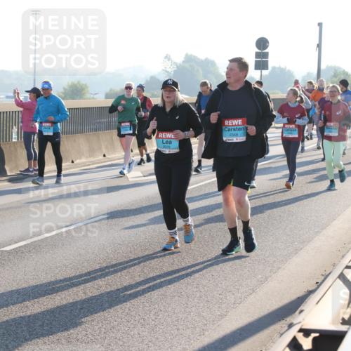 03.10.2025 - Köhlbrandbrückenlauf Lena Gebhardt http://msf.ph/oto/9046423 03.10.2025 09:28:16 Position 1 2348, 2378 meine-sportfotos.de