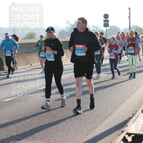 03.10.2025 - Köhlbrandbrückenlauf Lena Gebhardt http://msf.ph/oto/9046432 03.10.2025 09:28:16 Position 1 2348, 2378 meine-sportfotos.de