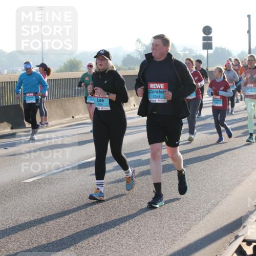 03.10.2025 - Köhlbrandbrückenlauf Lena Gebhardt http://msf.ph/oto/9046435 03.10.2025 09:28:16 Position 1 2223, 2378, 2348 meine-sportfotos.de