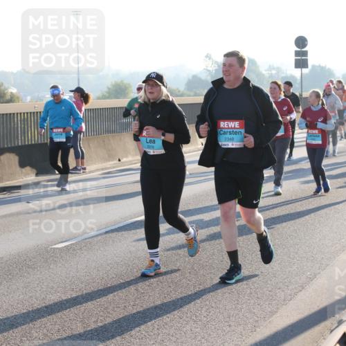 03.10.2025 - Köhlbrandbrückenlauf Lena Gebhardt http://msf.ph/oto/9046438 03.10.2025 09:28:17 Position 1 2348, 2378 meine-sportfotos.de
