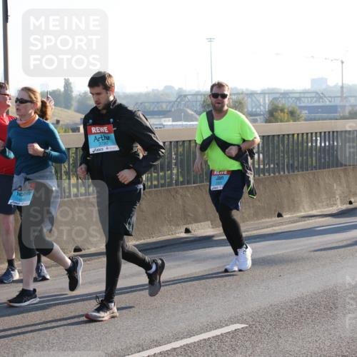 03.10.2025 - Köhlbrandbrückenlauf Lena Gebhardt http://msf.ph/oto/9046444 03.10.2025 09:28:17 Position 1 3780, 2223, 2378 meine-sportfotos.de
