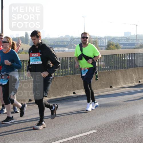 03.10.2025 - Köhlbrandbrückenlauf Lena Gebhardt http://msf.ph/oto/9046448 03.10.2025 09:28:17 Position 1 3780, 2378 meine-sportfotos.de