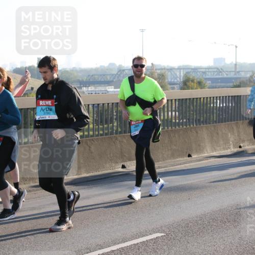 03.10.2025 - Köhlbrandbrückenlauf Lena Gebhardt http://msf.ph/oto/9046451 03.10.2025 09:28:17 Position 1 3780, 2378 meine-sportfotos.de