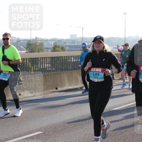 03.10.2025 - Köhlbrandbrückenlauf Lena Gebhardt http://msf.ph/oto/9046453 03.10.2025 09:28:18 Position 1 2223, 2378, 2348 meine-sportfotos.de