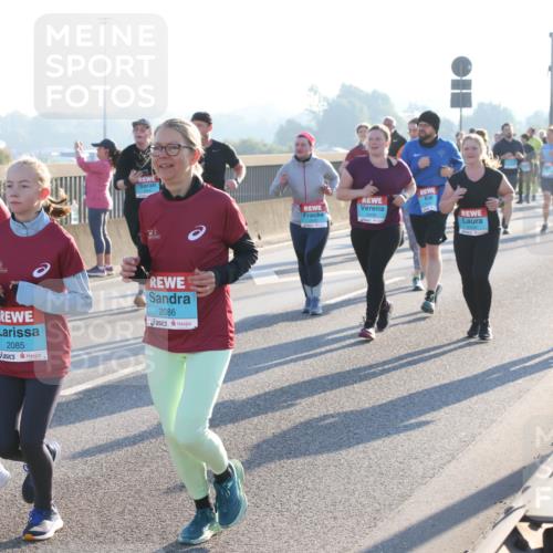 03.10.2025 - Köhlbrandbrückenlauf Lena Gebhardt http://msf.ph/oto/9046516 03.10.2025 09:28:21 Position 1 1880, 2085, 2086 meine-sportfotos.de