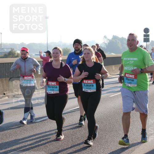 03.10.2025 - Köhlbrandbrückenlauf Lena Gebhardt http://msf.ph/oto/9046565 03.10.2025 09:28:23 Position 1 3443, 3442, 2438, 2434, 3588 meine-sportfotos.de