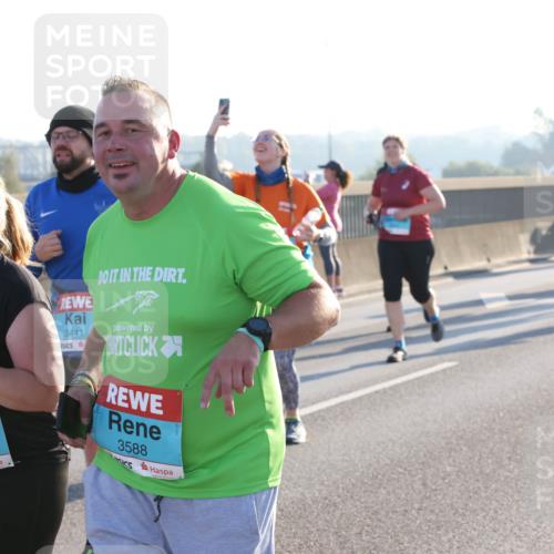 03.10.2025 - Köhlbrandbrückenlauf Lena Gebhardt http://msf.ph/oto/9046586 03.10.2025 09:28:24 Position 1 2434, 3441, 3588 meine-sportfotos.de