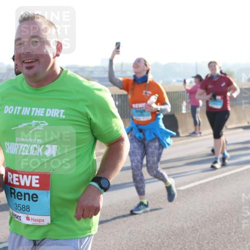 03.10.2025 - Köhlbrandbrückenlauf Lena Gebhardt http://msf.ph/oto/9046589 03.10.2025 09:28:25 Position 1 34, 3588 meine-sportfotos.de