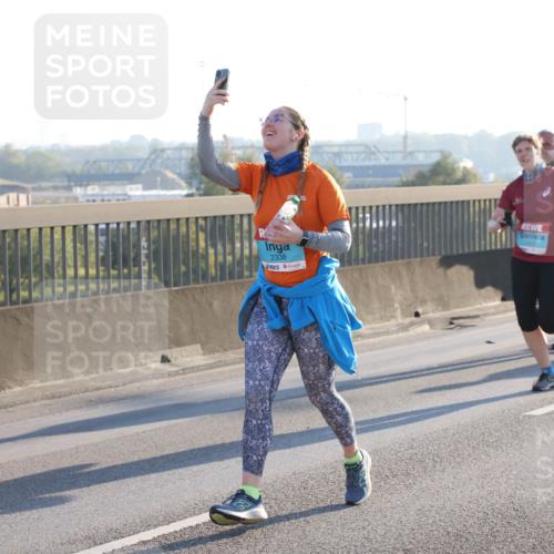03.10.2025 - Köhlbrandbrückenlauf Lena Gebhardt http://msf.ph/oto/9046605 03.10.2025 09:28:25 Position 1 2338 meine-sportfotos.de