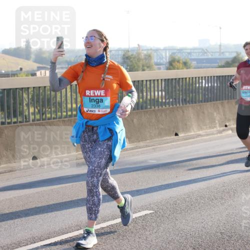 03.10.2025 - Köhlbrandbrückenlauf Lena Gebhardt http://msf.ph/oto/9046612 03.10.2025 09:28:26 Position 1 2332, 2338 meine-sportfotos.de