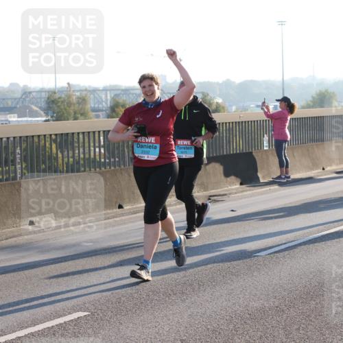03.10.2025 - Köhlbrandbrückenlauf Lena Gebhardt http://msf.ph/oto/9046628 03.10.2025 09:28:26 Position 1 2332, 3673, 2763 meine-sportfotos.de