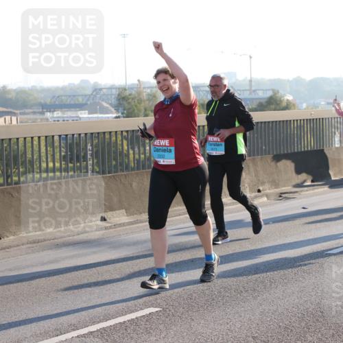 03.10.2025 - Köhlbrandbrückenlauf Lena Gebhardt http://msf.ph/oto/9046629 03.10.2025 09:28:27 Position 1 2332, 3673 meine-sportfotos.de