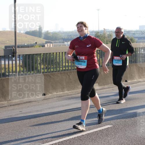 03.10.2025 - Köhlbrandbrückenlauf Lena Gebhardt http://msf.ph/oto/9046639 03.10.2025 09:28:27 Position 1 2332, 3673 meine-sportfotos.de