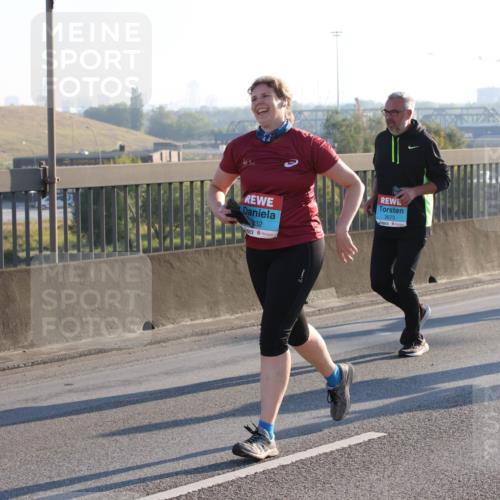03.10.2025 - Köhlbrandbrückenlauf Lena Gebhardt http://msf.ph/oto/9046640 03.10.2025 09:28:27 Position 1 32, 3673 meine-sportfotos.de