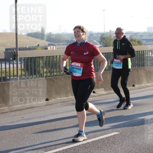 03.10.2025 - Köhlbrandbrückenlauf Lena Gebhardt http://msf.ph/oto/9046644 03.10.2025 09:28:27 Position 1 2332, 3673 meine-sportfotos.de