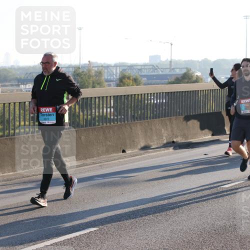 03.10.2025 - Köhlbrandbrückenlauf Lena Gebhardt http://msf.ph/oto/9046658 03.10.2025 09:28:28 Position 1 3673, 2763 meine-sportfotos.de