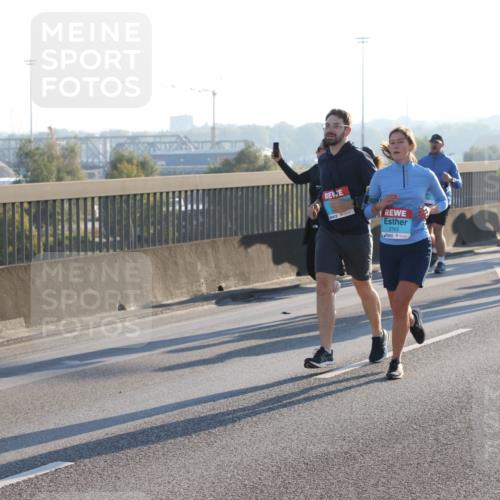 03.10.2025 - Köhlbrandbrückenlauf Lena Gebhardt http://msf.ph/oto/9046671 03.10.2025 09:28:28 Position 1 3673, 2763 meine-sportfotos.de