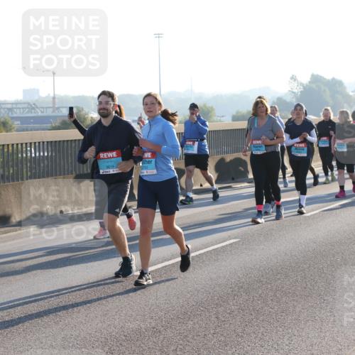 03.10.2025 - Köhlbrandbrückenlauf Lena Gebhardt http://msf.ph/oto/9046674 03.10.2025 09:28:28 Position 1 3819, 2763, 8 meine-sportfotos.de