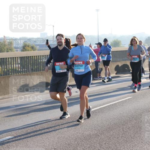 03.10.2025 - Köhlbrandbrückenlauf Lena Gebhardt http://msf.ph/oto/9046677 03.10.2025 09:28:29 Position 1 381, 2763, 2263 meine-sportfotos.de