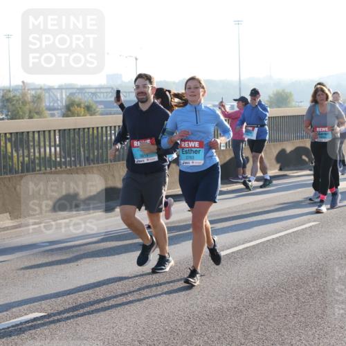 03.10.2025 - Köhlbrandbrückenlauf Lena Gebhardt http://msf.ph/oto/9046680 03.10.2025 09:28:29 Position 1 3819, 2763 meine-sportfotos.de