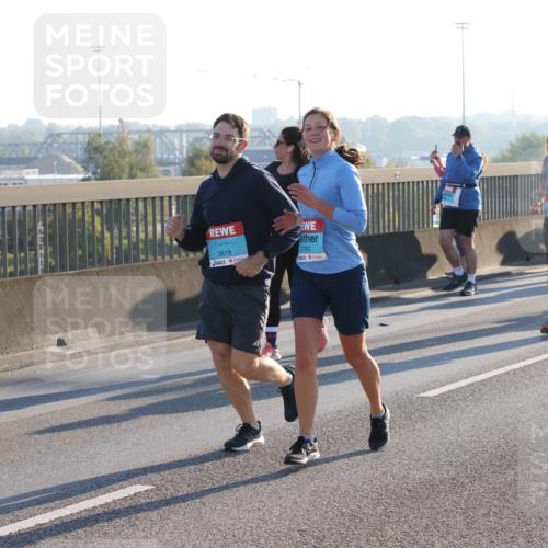 03.10.2025 - Köhlbrandbrückenlauf Lena Gebhardt http://msf.ph/oto/9046683 03.10.2025 09:28:29 Position 1 3819, 2763 meine-sportfotos.de