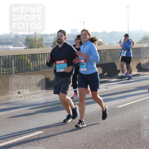 03.10.2025 - Köhlbrandbrückenlauf Lena Gebhardt http://msf.ph/oto/9046686 03.10.2025 09:28:29 Position 1 3819, 2763 meine-sportfotos.de