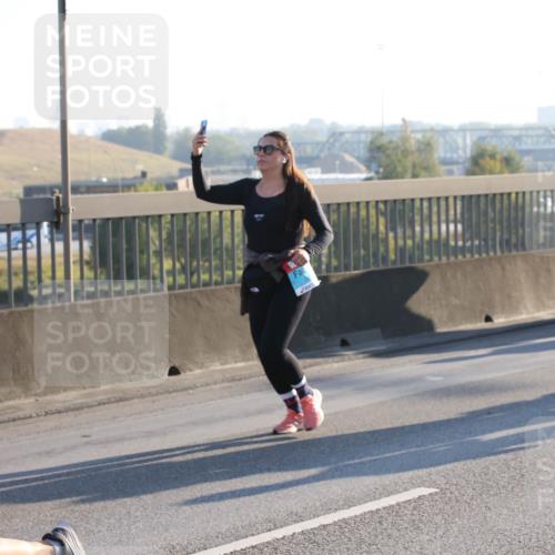 03.10.2025 - Köhlbrandbrückenlauf Lena Gebhardt http://msf.ph/oto/9046723 03.10.2025 09:28:31 Position 1  meine-sportfotos.de