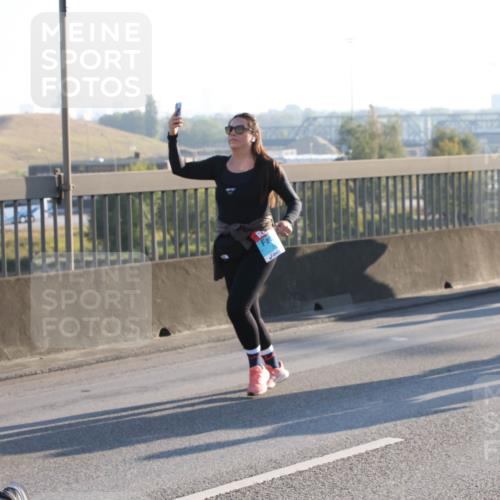 03.10.2025 - Köhlbrandbrückenlauf Lena Gebhardt http://msf.ph/oto/9046726 03.10.2025 09:28:31 Position 1  meine-sportfotos.de