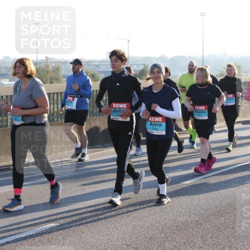 03.10.2025 - Köhlbrandbrückenlauf Lena Gebhardt http://msf.ph/oto/9046745 03.10.2025 09:28:32 Position 1 7, 2516, 417, 2263, 2504 meine-sportfotos.de