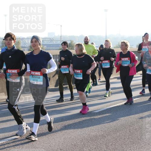 03.10.2025 - Köhlbrandbrückenlauf Lena Gebhardt http://msf.ph/oto/9046760 03.10.2025 09:28:33 Position 1 2263, 2379, 2504, 2516, 2442, 2385 meine-sportfotos.de