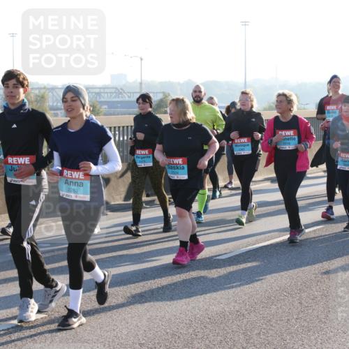 03.10.2025 - Köhlbrandbrückenlauf Lena Gebhardt http://msf.ph/oto/9046766 03.10.2025 09:28:33 Position 1 2263, 2379, 2504, 2516 meine-sportfotos.de