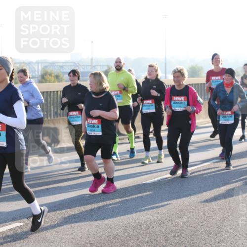 03.10.2025 - Köhlbrandbrückenlauf Lena Gebhardt http://msf.ph/oto/9046767 03.10.2025 09:28:33 Position 1 7, 2263, 2379, 2504, 2516 meine-sportfotos.de