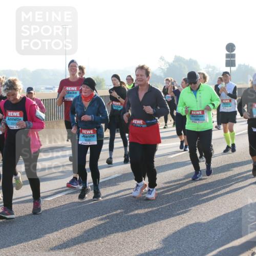 03.10.2025 - Köhlbrandbrückenlauf Lena Gebhardt http://msf.ph/oto/9046775 03.10.2025 09:28:34 Position 1 1949, 2385, 2512, 2536, 2442, 1, 2527, 3438 meine-sportfotos.de